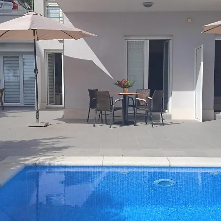 Gros Makarska